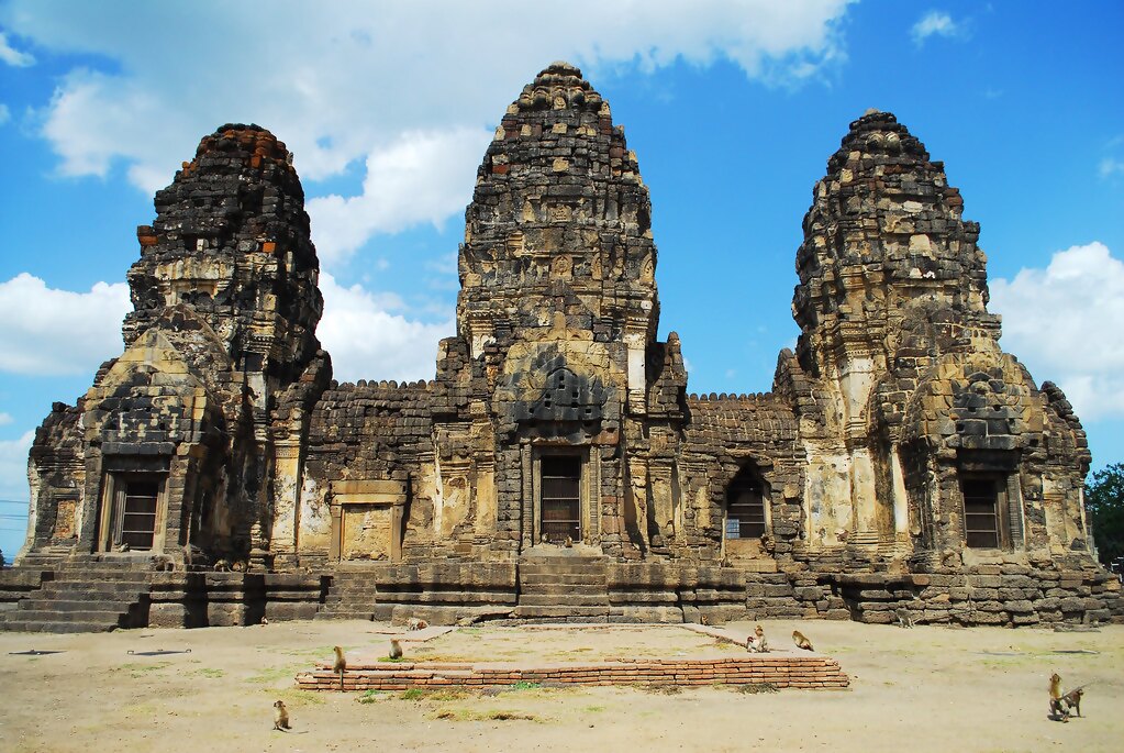 Phra Prang Sam Yot lopburi monkey banquet