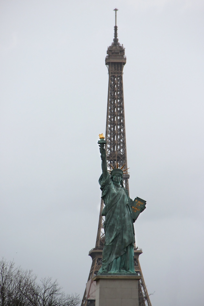 statue of liberty paris